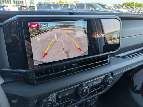 Used 2025 Jeep Wrangler Sahara w/ Safety Group image 18