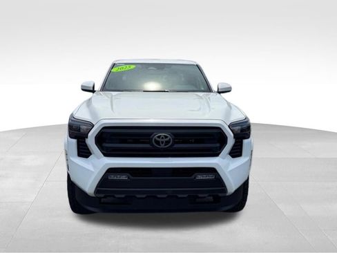 Used 2025 Toyota Tacoma SR5 AWD/4WD image 10