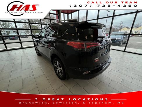 Used 2017 Toyota RAV4 XLE AWD/4WD image 3
