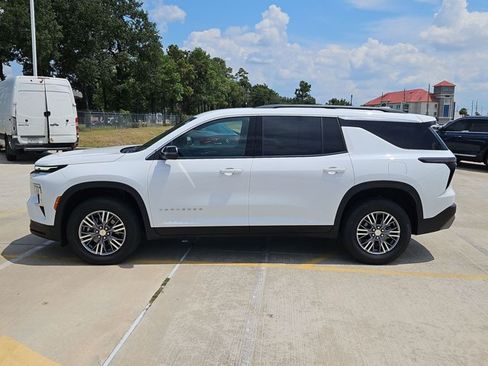 Used 2026 Chevrolet Traverse LT FWD image 8