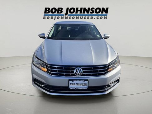 Used 2018 Volkswagen Passat 2.0T SE FWD image 8