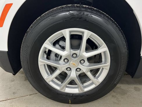 Used 2023 Chevrolet Equinox LS AWD/4WD image 25