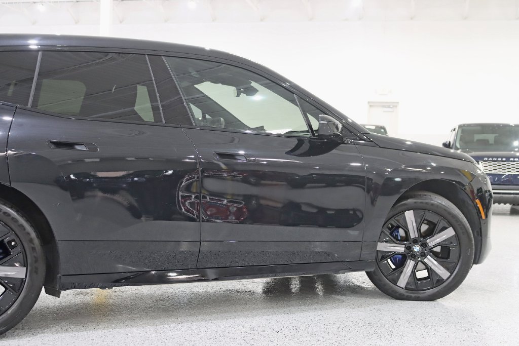Used 2025 BMW iX xDrive50 w/ Premium Package AWD/4WD image 11