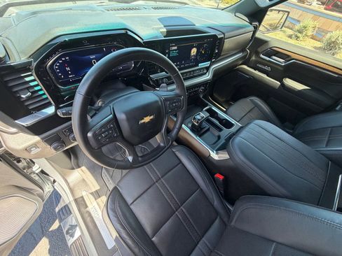 Used 2024 Chevrolet Silverado 1500 High Country RWD image 16