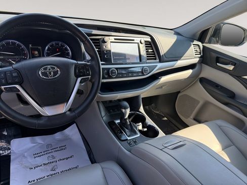 Used 2019 Toyota Highlander XLE AWD/4WD image 10