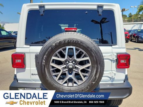 Used 2025 Jeep Wrangler Unlimited Sahara AWD/4WD image 12