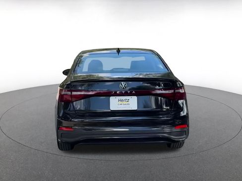 Used 2025 Volkswagen Jetta SE image 12