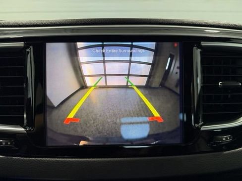 Used 2018 Chrysler Pacifica Touring-L w/ Premium Audio Group FWD image 17