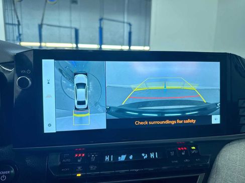 Used 2025 Toyota Camry XLE image 24