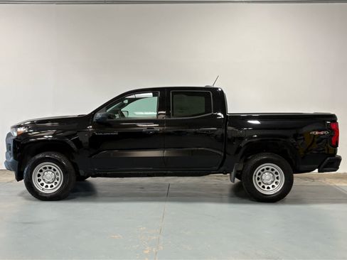 Used 2025 Chevrolet Colorado W/T AWD/4WD image 2