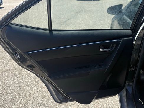 Used 2018 Toyota Corolla LE image 12