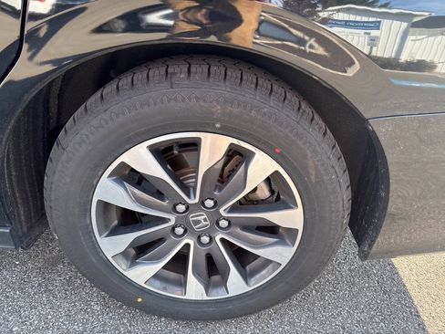 Certified 2024 Honda Odyssey EX-L image 10