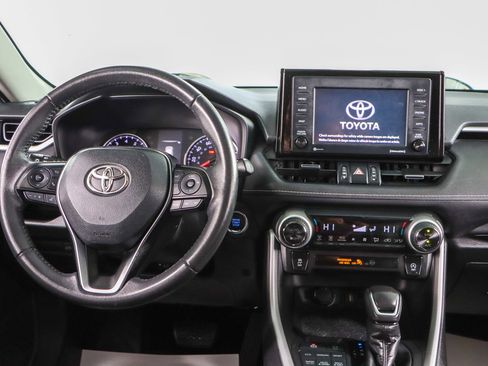 Used 2021 Toyota RAV4 XLE Premium image 17