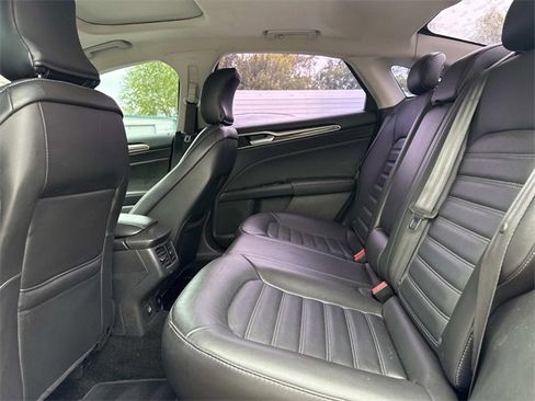 Used 2016 Ford Fusion SE w/ Equipment Group 202A image 17