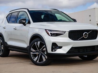 New 2026 Volvo XC40 B5 Ultra w/ Climate Package