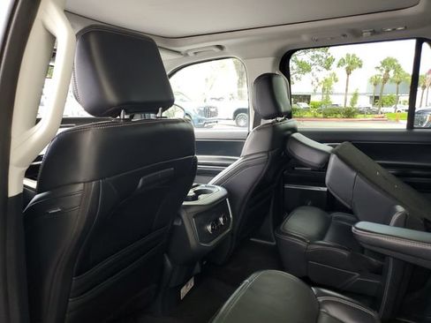 Used 2025 Ford Expedition Max Platinum AWD/4WD image 10