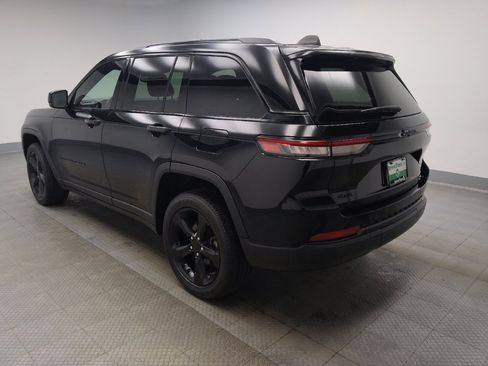 Used 2023 Jeep Grand Cherokee Altitude AWD/4WD image 5