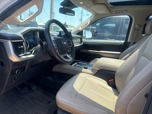Used 2023 Ford Expedition XLT RWD image 9