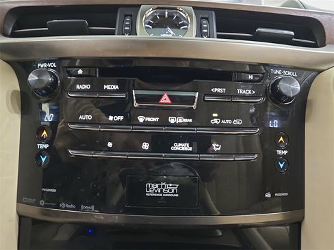 Used 2016 Lexus LX 570 4WD image 27