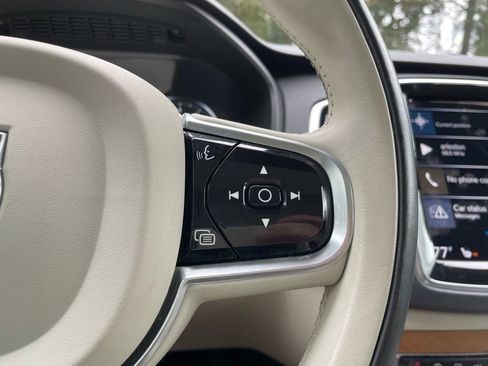 Used 2022 Volvo XC90 T6 Momentum w/ Advanced Package image 9