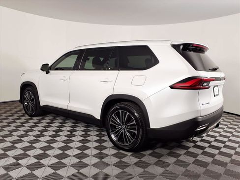 Used 2024 Toyota Grand Highlander AWD Hybrid image 6