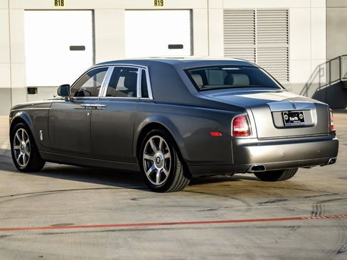 Used 2014 Rolls-Royce Phantom Sedan image 9