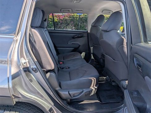 Used 2024 Toyota Highlander LE image 18