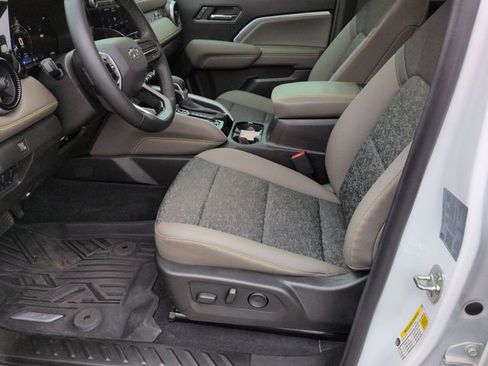 Used 2024 Chevrolet Colorado ZR2 w/ Technology Package AWD/4WD image 14