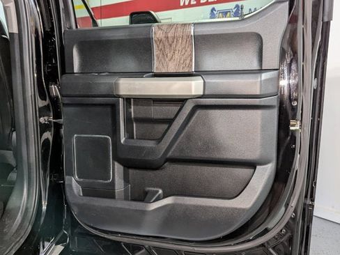 Used 2017 Ford F350 Lariat image 25