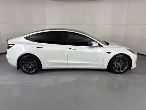 Used 2023 Tesla Model 3 Standard Range RWD image 9