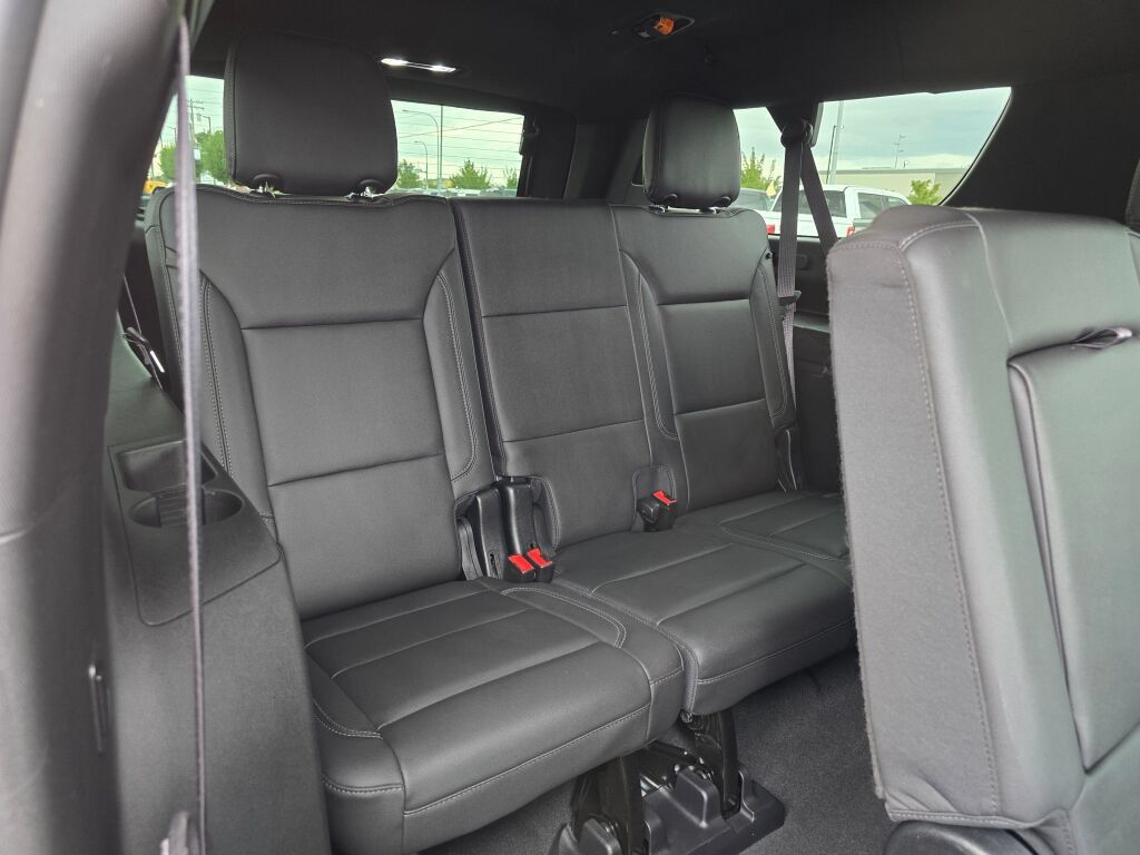 Used 2022 Chevrolet Suburban LT w/ Luxury Package AWD/4WD image 14