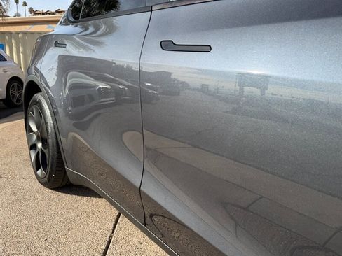 Used 2020 Tesla Model Y Long Range image 29