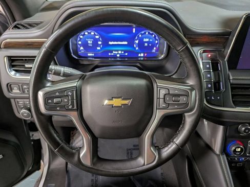 Used 2023 Chevrolet Suburban Premier AWD/4WD image 18