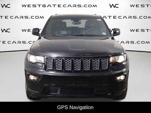 Used 2018 Jeep Grand Cherokee Altitude image 2