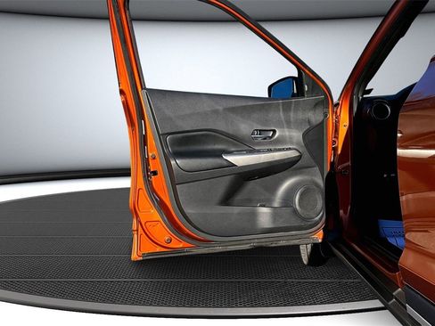 Used 2019 Nissan Kicks SR w/ SR Premium Package image 18