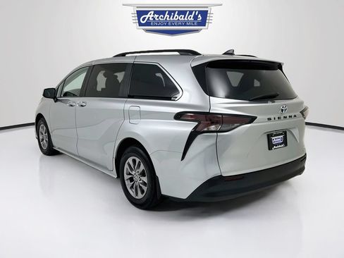 Used 2023 Toyota Sienna LE FWD image 6