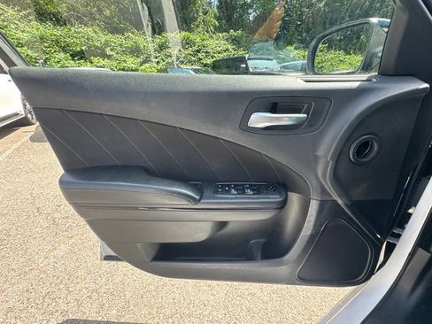 Used 2020 Dodge Charger SXT w/ Blacktop Package RWD image 15