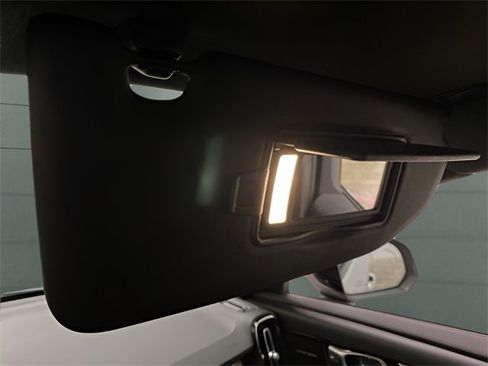 Used 2023 Volvo XC40 Recharge Ultimate w/ Protection Package Premier image 50