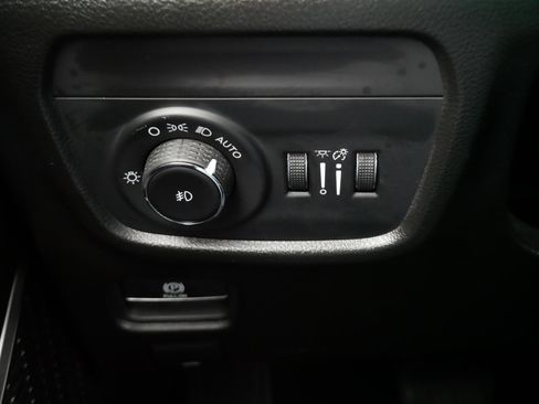 Used 2023 Jeep Grand Cherokee Limited w/ Luxury Tech Group II AWD/4WD image 26