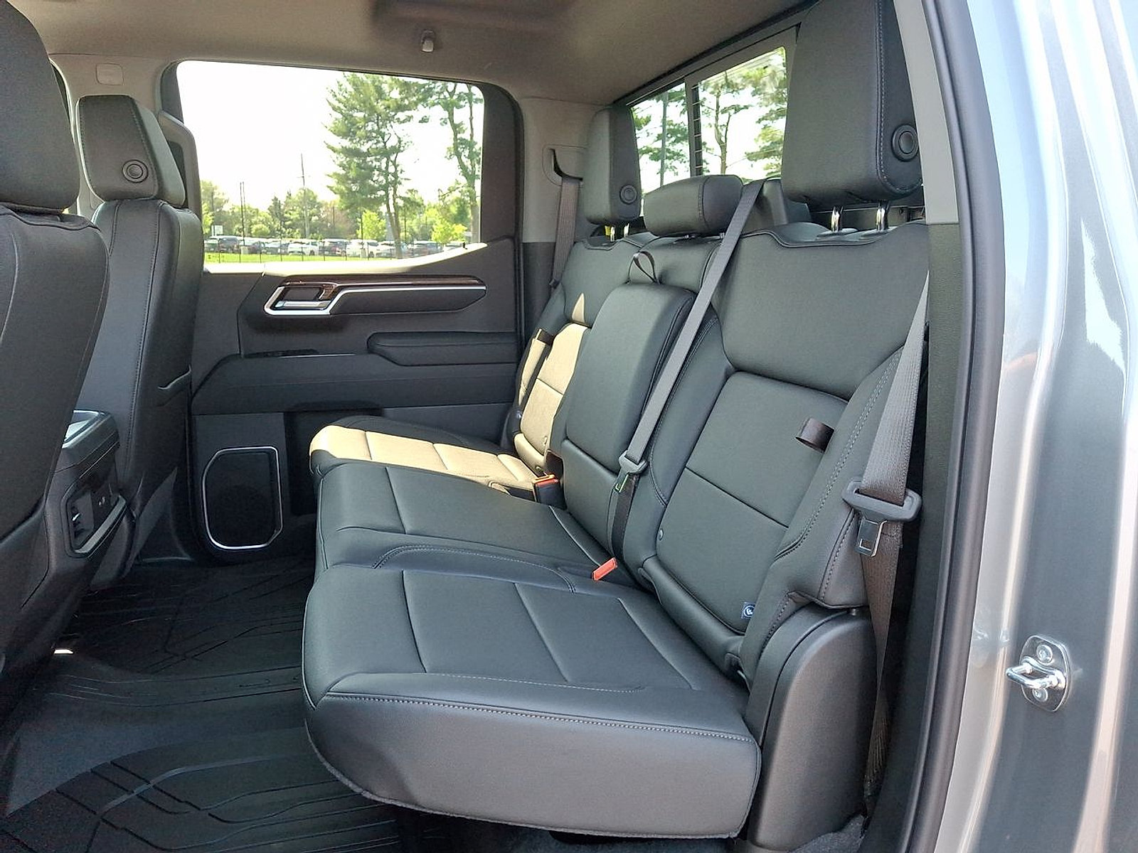 New 2026 Chevrolet Silverado 1500 RST w/ Redline Edition AWD/4WD image 13