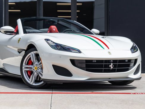 Used 2020 Ferrari Portofino RWD image 6