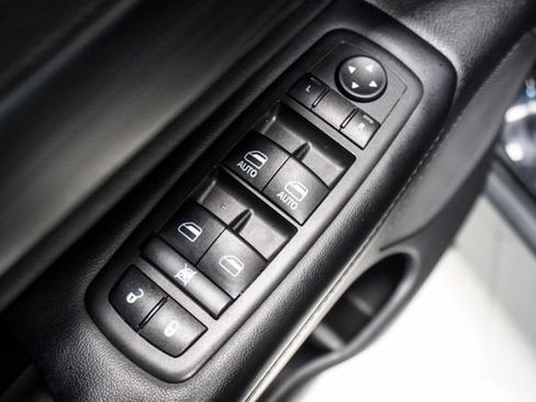 Used 2022 Jeep Grand Cherokee Laredo E w/ Security & Convenience Group RWD image 19