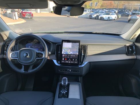 Used 2025 Volvo XC90 B5 Plus image 30