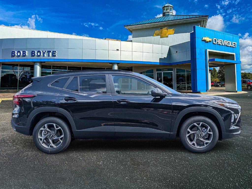 New 2026 Chevrolet Trax LT w/ LT Convenience Package FWD image 8