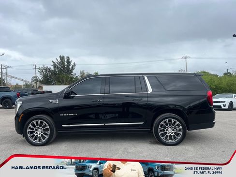 Used 2025 GMC Yukon XL Denali w/ Denali Reserve Package image 4