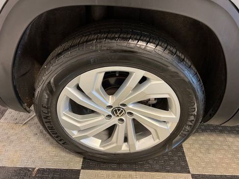 Certified 2023 Volkswagen Atlas SE image 15