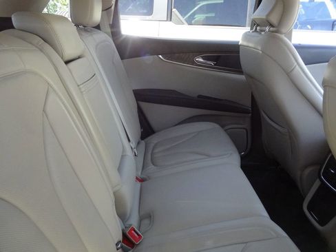 Used 2018 Lincoln MKX Reserve FWD image 10