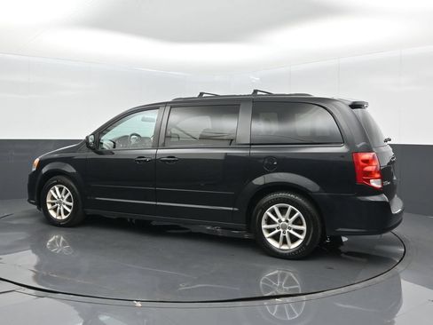 Used 2016 Dodge Grand Caravan SXT FWD image 2