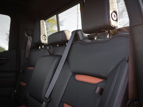 Used 2024 GMC Sierra 1500 AT4 w/ Technology Package image 30