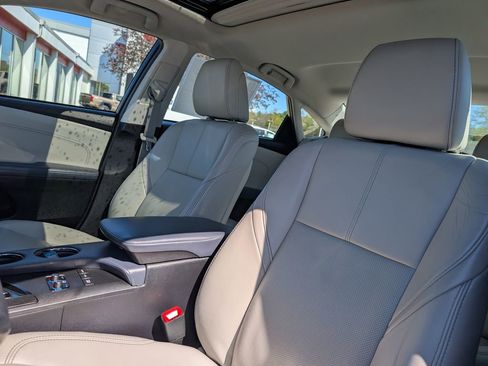 Used 2014 Toyota Avalon Limited FWD image 18